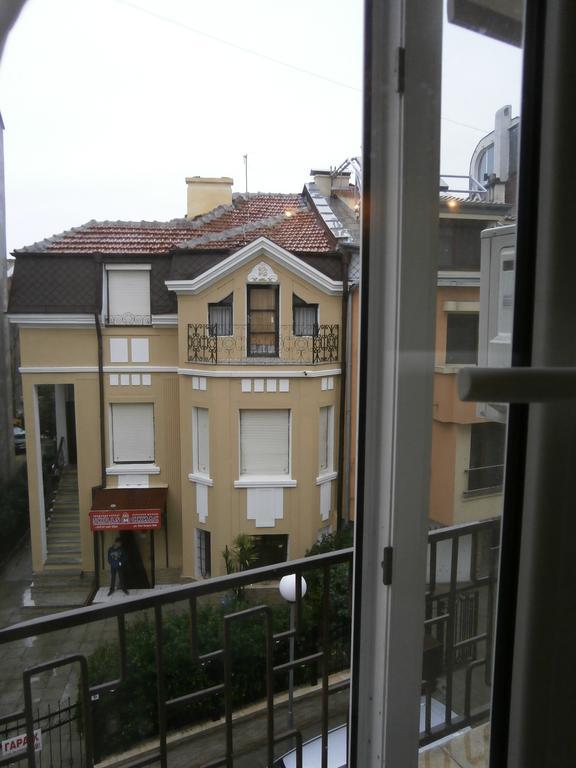 Art Apartment Kiril And Metodi Square Burgas Habitación foto