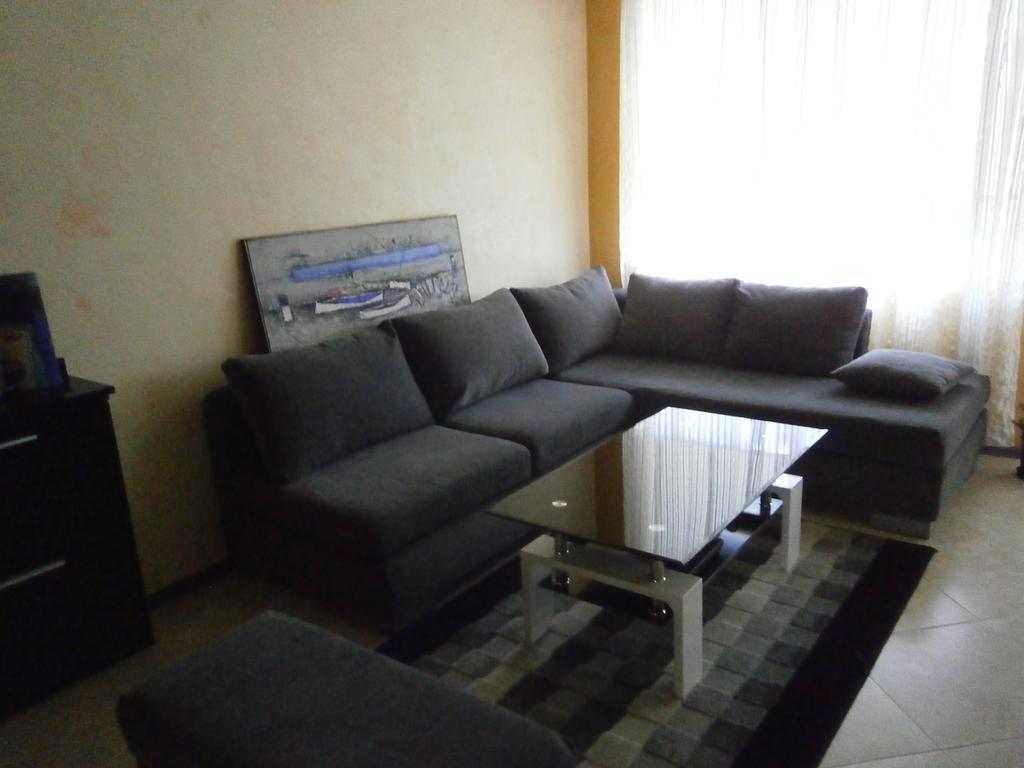 Art Apartment Kiril And Metodi Square Burgas Habitación foto