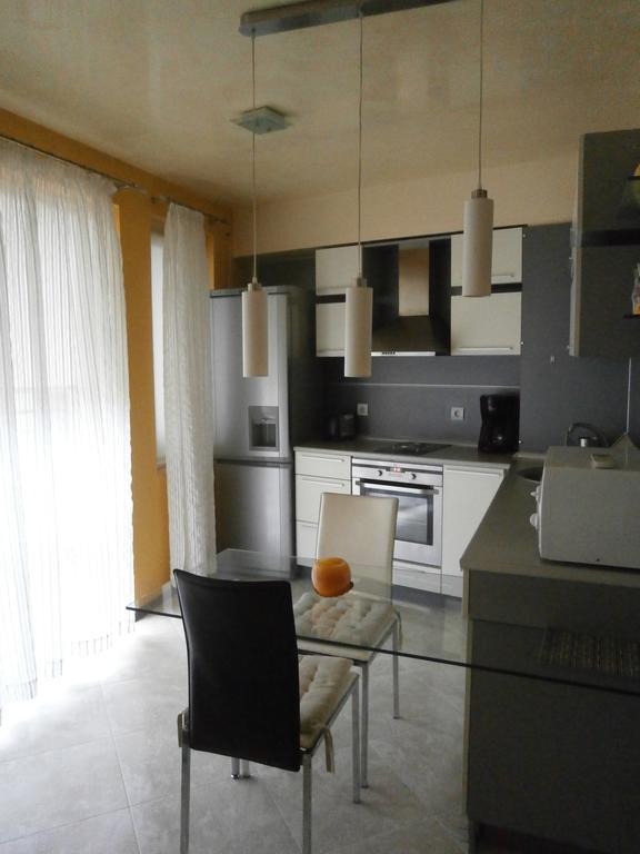 Art Apartment Kiril And Metodi Square Burgas Habitación foto