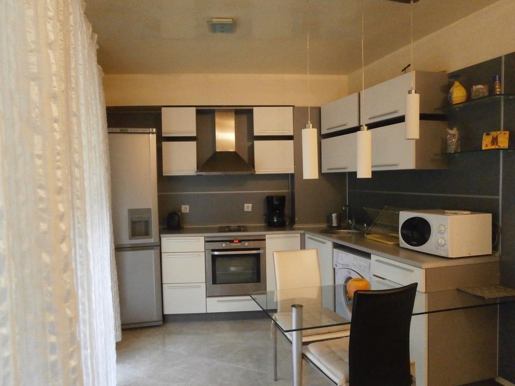 Art Apartment Kiril And Metodi Square Burgas Habitación foto